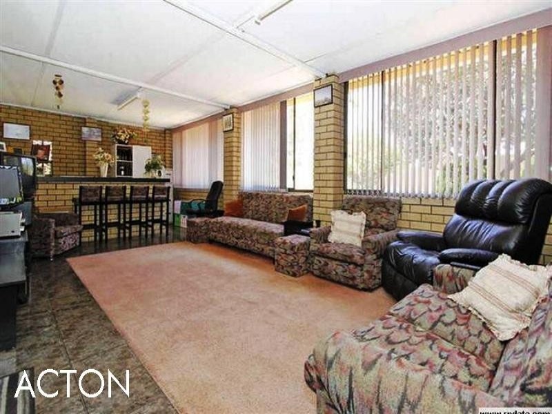 17 Kanimbla Street, Bicton WA 6157