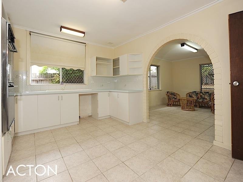 32 Pass Crescent, Beaconsfield WA 6162