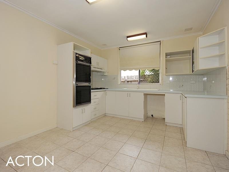 32 Pass Crescent, Beaconsfield WA 6162