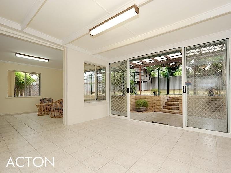 32 Pass Crescent, Beaconsfield WA 6162