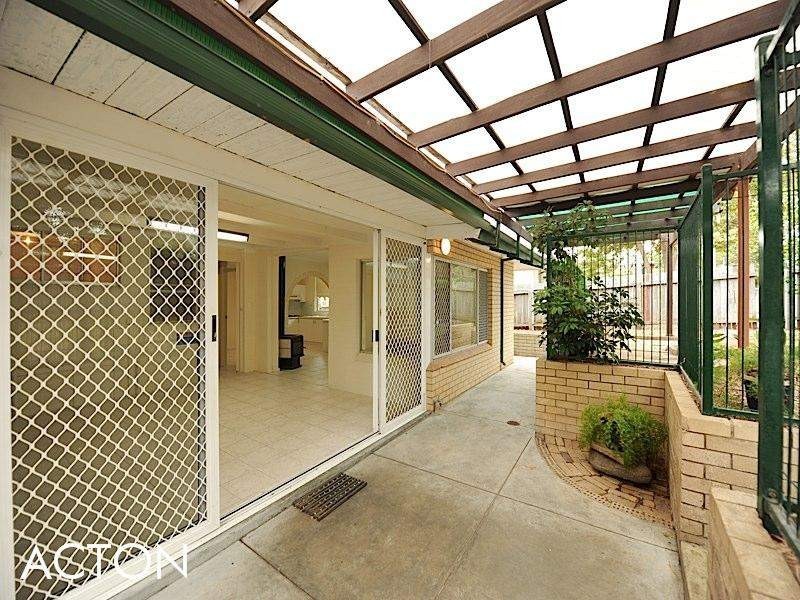 32 Pass Crescent, Beaconsfield WA 6162