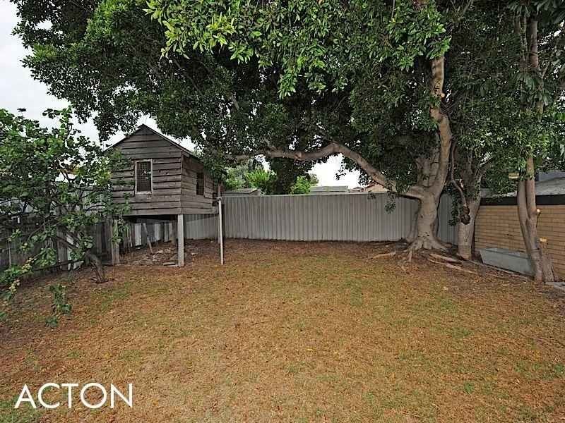 32 Pass Crescent, Beaconsfield WA 6162
