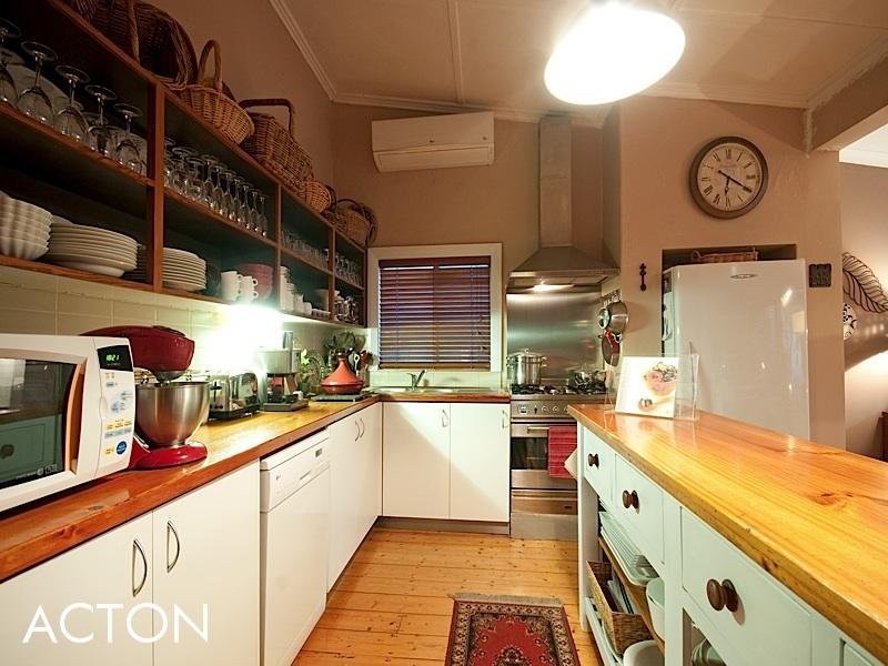 32 Lefroy Road, Beaconsfield WA 6162