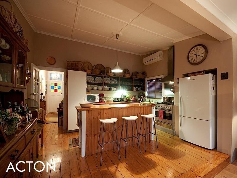 32 Lefroy Road, Beaconsfield WA 6162