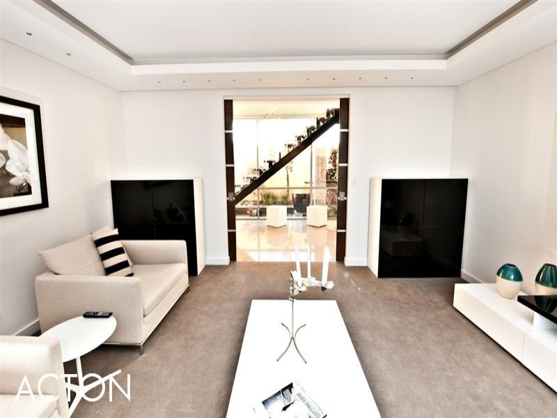 16 Leonidas Road, North Coogee WA 6163