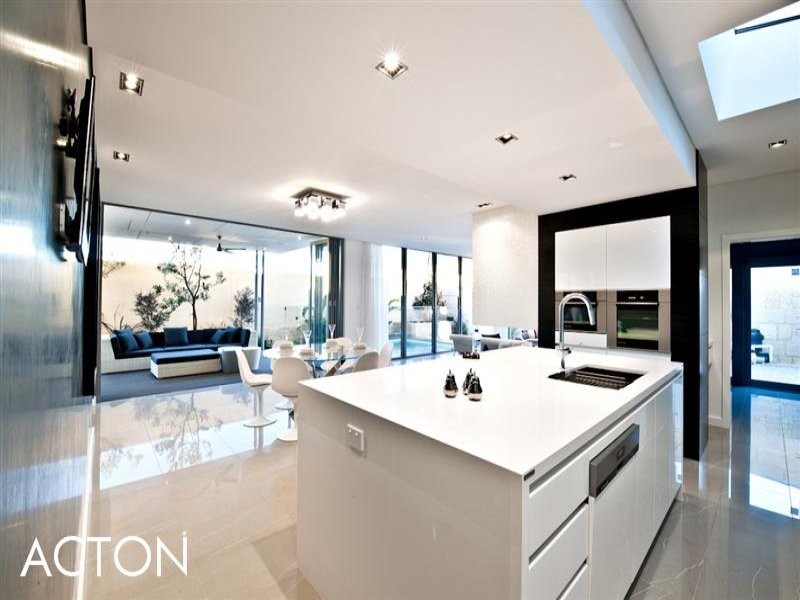 16 Leonidas Road, North Coogee WA 6163