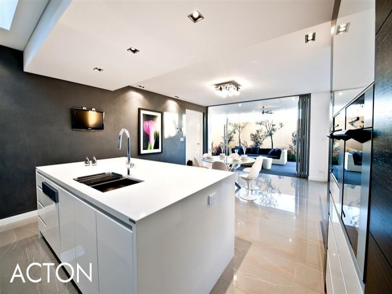 16 Leonidas Road, North Coogee WA 6163