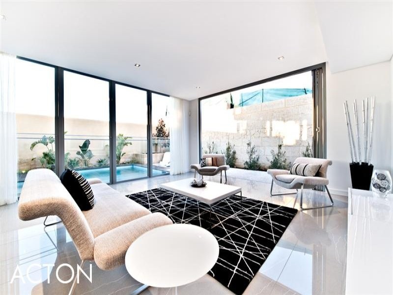 16 Leonidas Road, North Coogee WA 6163