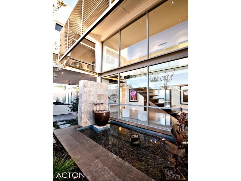 16 Leonidas Road, North Coogee WA 6163