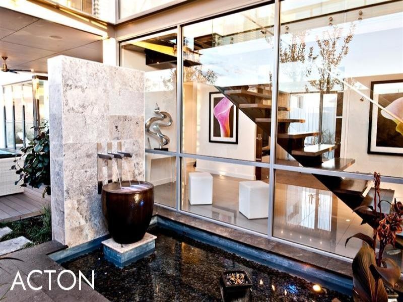 16 Leonidas Road, North Coogee WA 6163