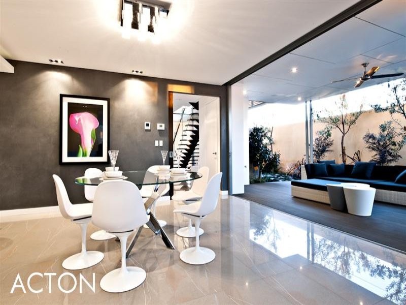 16 Leonidas Road, North Coogee WA 6163