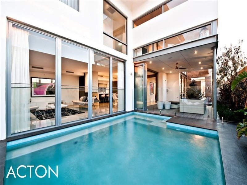 16 Leonidas Road, North Coogee WA 6163