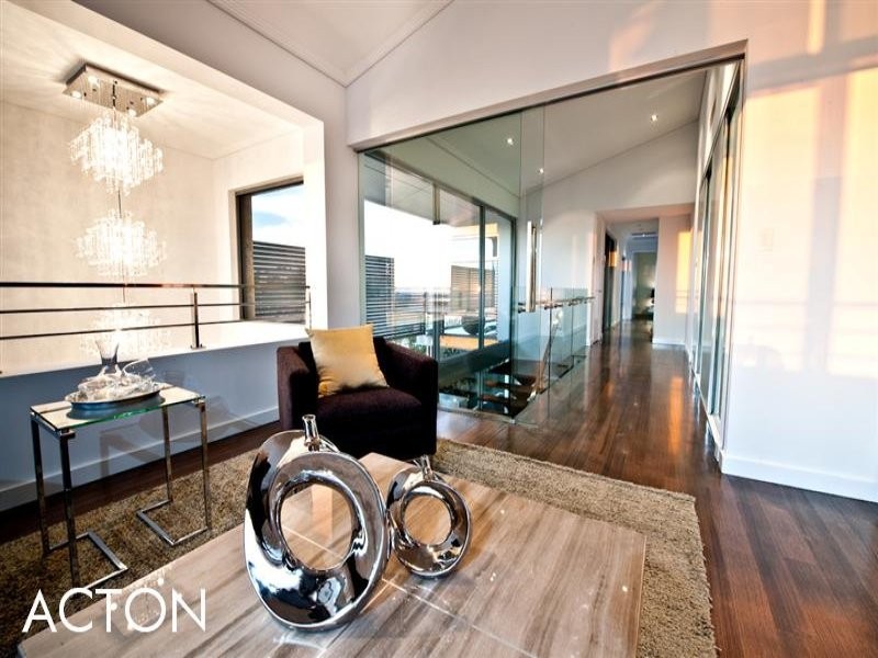 16 Leonidas Road, North Coogee WA 6163