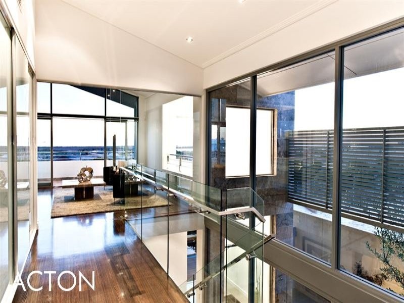 16 Leonidas Road, North Coogee WA 6163