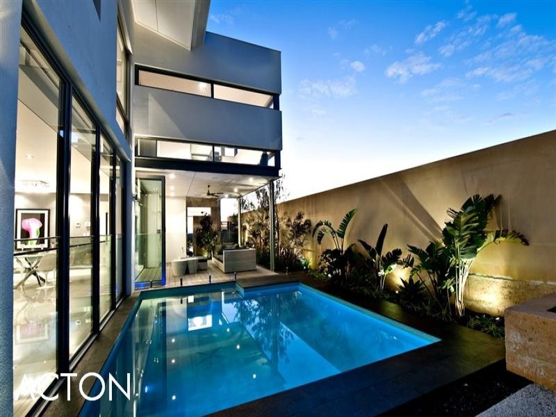 16 Leonidas Road, North Coogee WA 6163