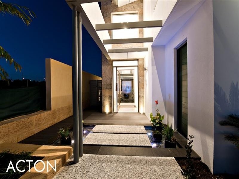 16 Leonidas Road, North Coogee WA 6163