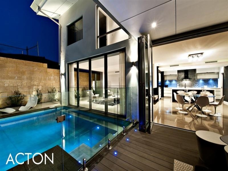 16 Leonidas Road, North Coogee WA 6163