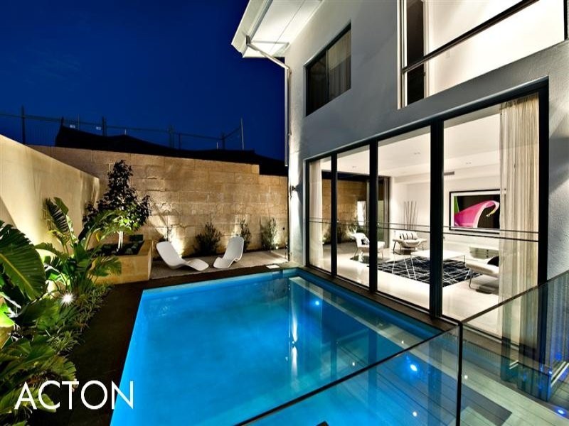 16 Leonidas Road, North Coogee WA 6163