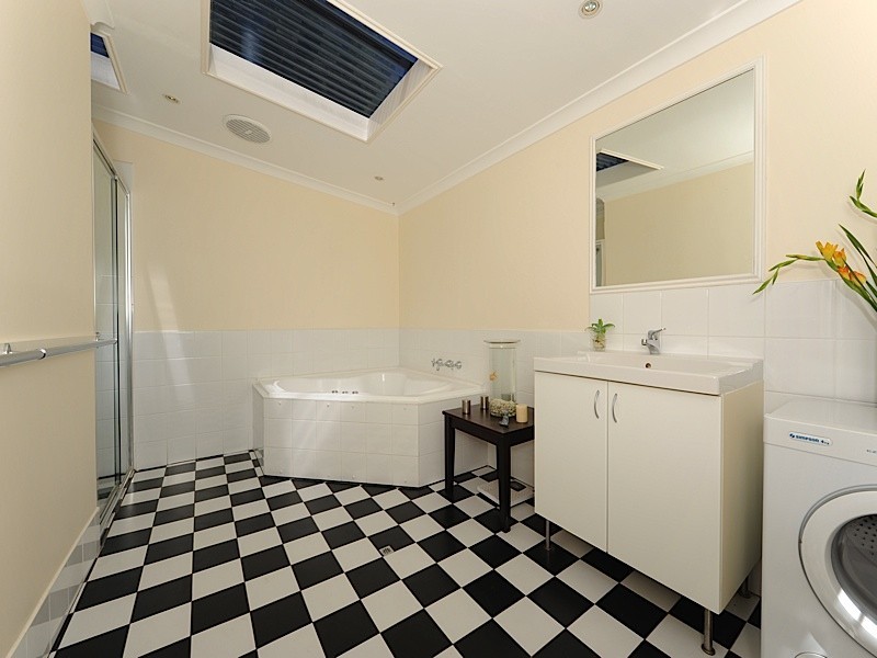 9 Rueben Street, Beaconsfield WA 6162