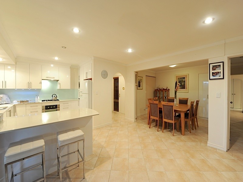 2 Cumbor Way, Samson WA 6163