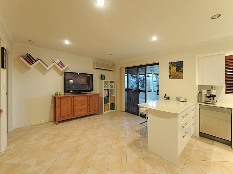 2 Cumbor Way, Samson WA 6163