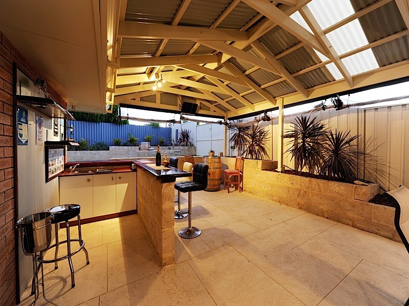 2 Cumbor Way, Samson WA 6163
