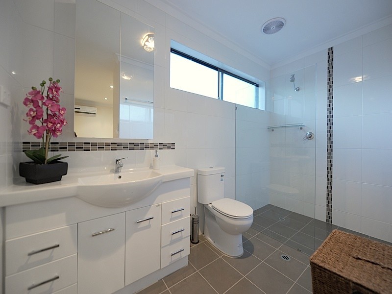 2 Cumbor Way, Samson WA 6163