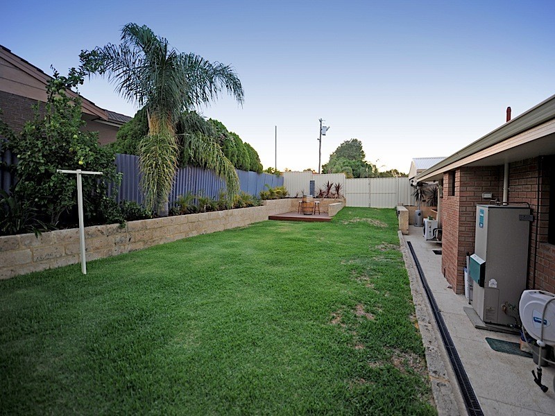 2 Cumbor Way, Samson WA 6163