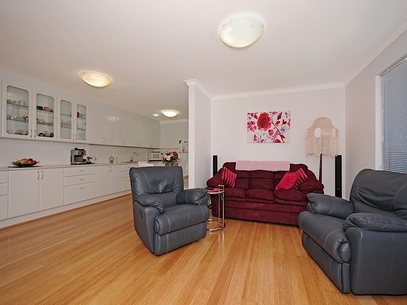 8/7 Yeovil Crescent, Bicton WA 6157