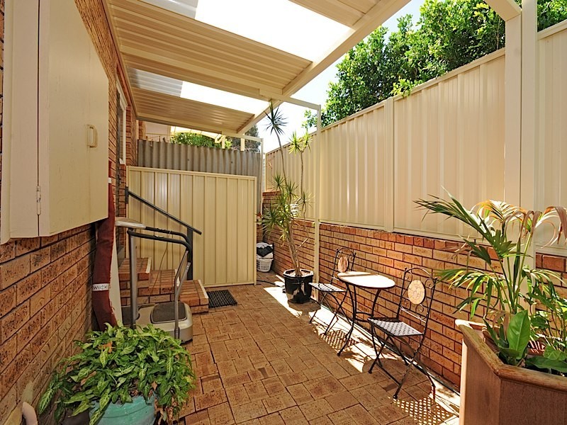 8/7 Yeovil Crescent, Bicton WA 6157