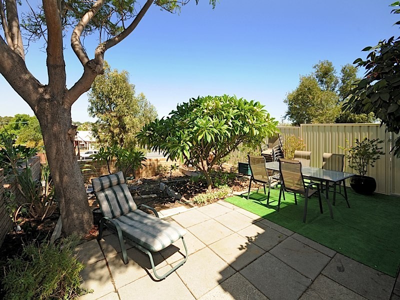 8/7 Yeovil Crescent, Bicton WA 6157
