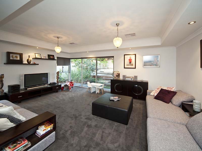 198 Hampton Road, Beaconsfield WA 6162