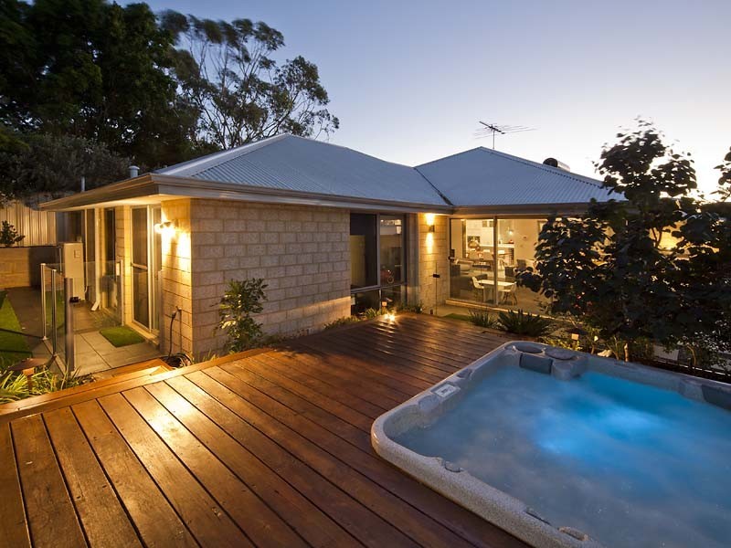 198 Hampton Road, Beaconsfield WA 6162