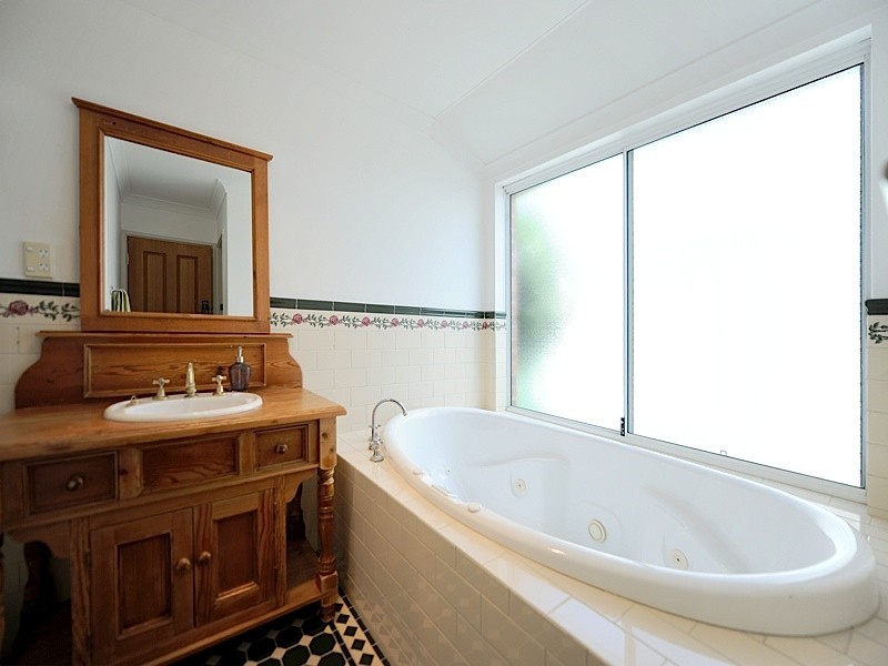 2/12 Kitchener Road, Melville WA 6156