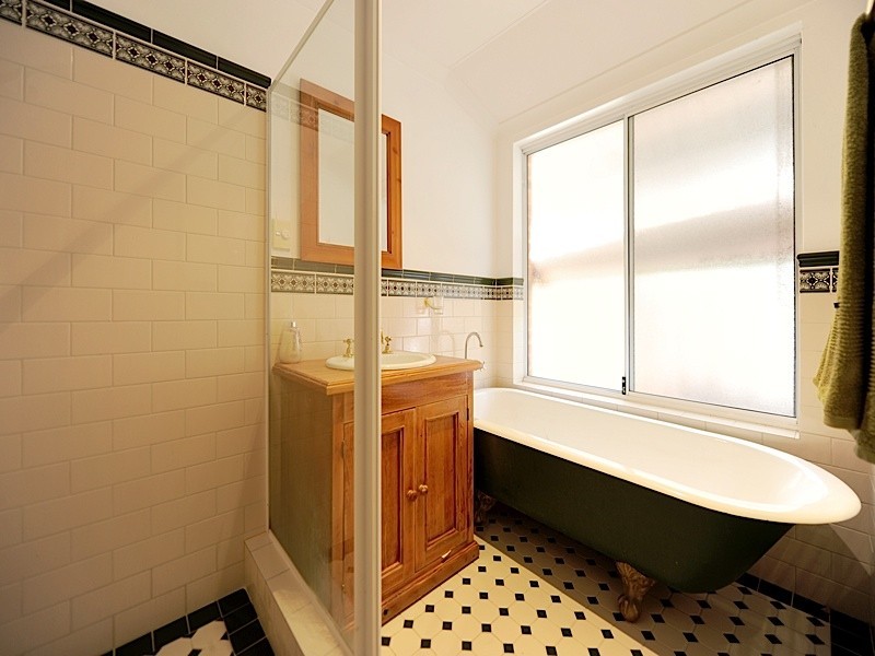 2/12 Kitchener Road, Melville WA 6156