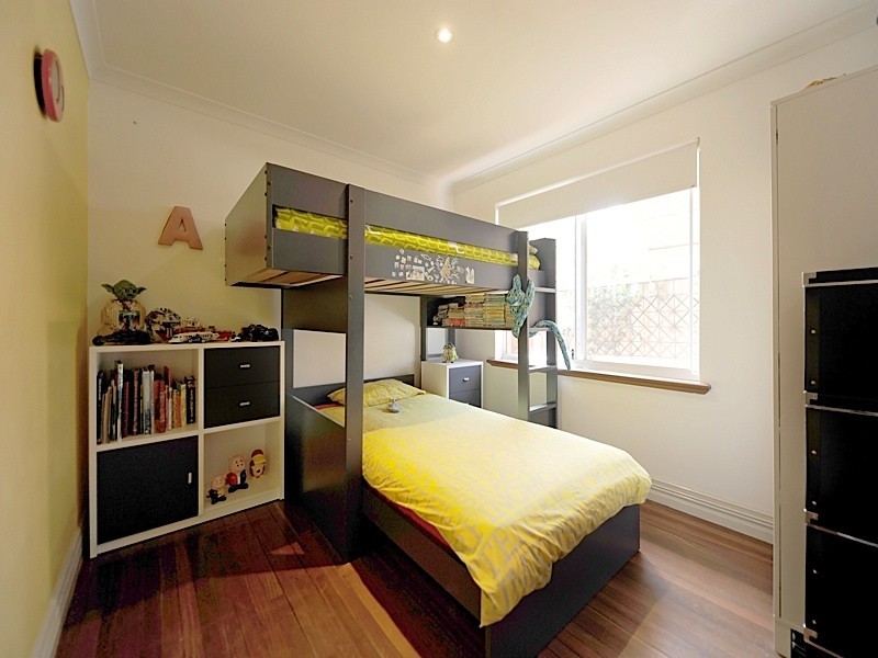 2/12 Kitchener Road, Melville WA 6156