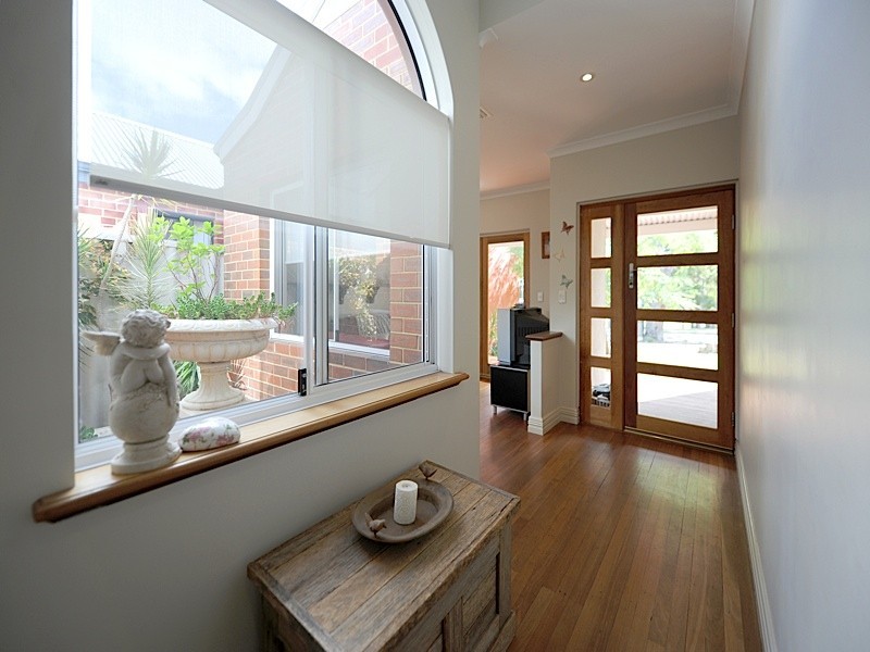 2/12 Kitchener Road, Melville WA 6156