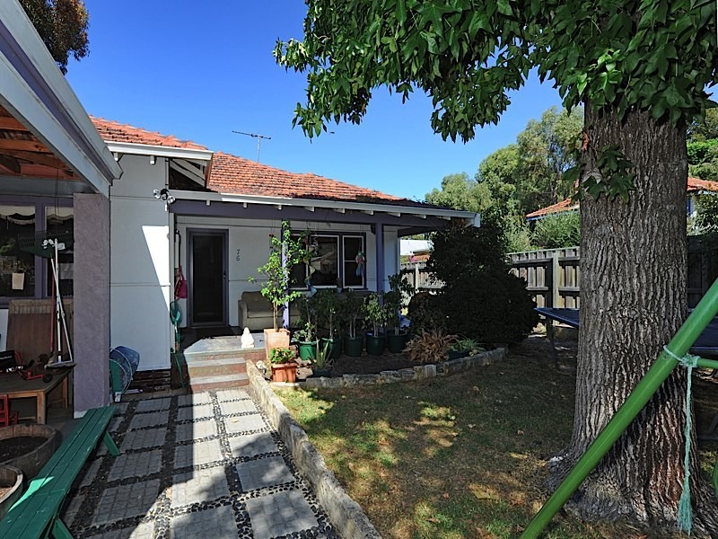 76 Kitchener Road, Melville WA 6156