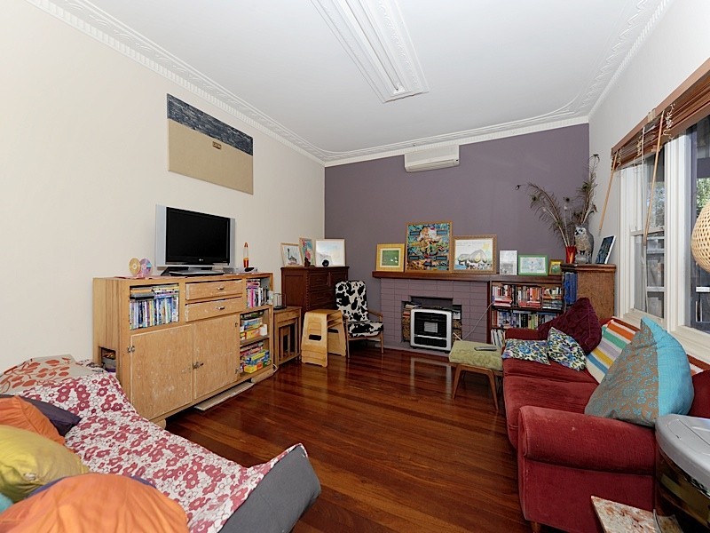 76 Kitchener Road, Melville WA 6156