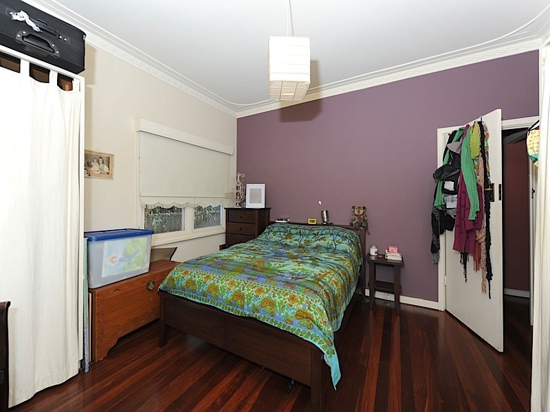 76 Kitchener Road, Melville WA 6156