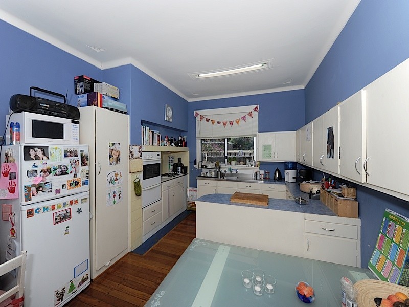 76 Kitchener Road, Melville WA 6156