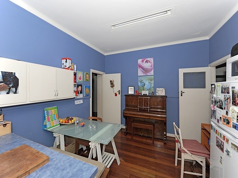 76 Kitchener Road, Melville WA 6156