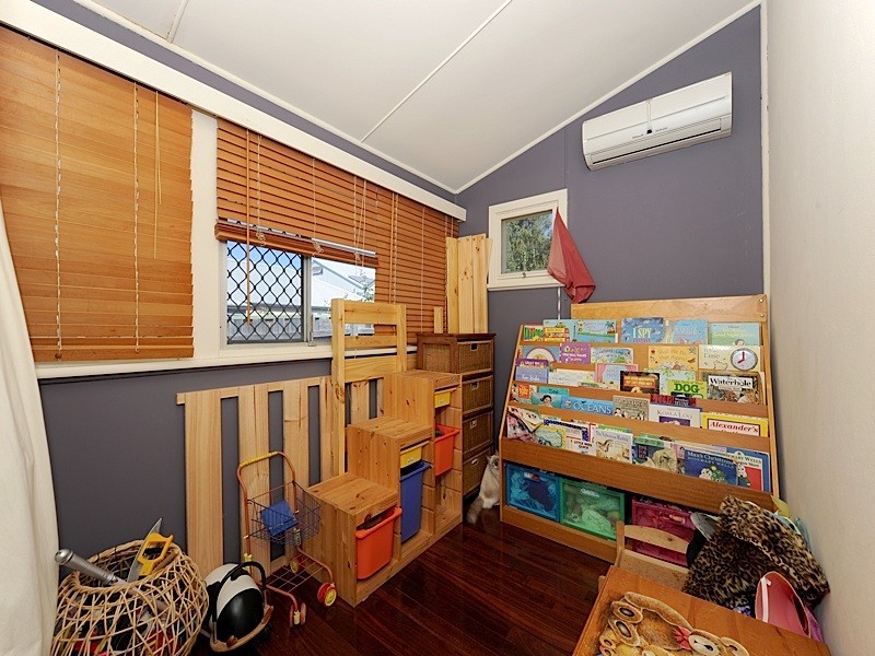 76 Kitchener Road, Melville WA 6156