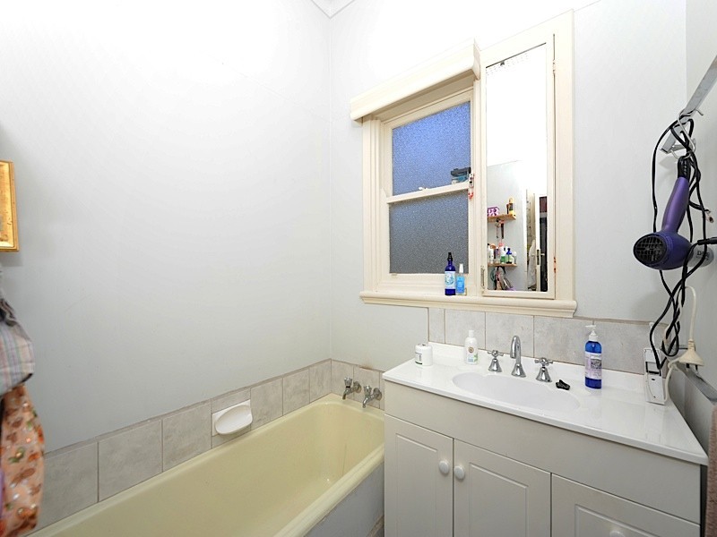 76 Kitchener Road, Melville WA 6156