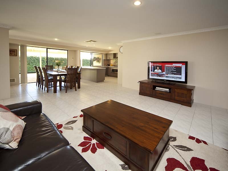 8 Okra Court, Munster WA 6166