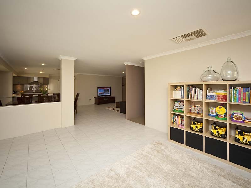 8 Okra Court, Munster WA 6166