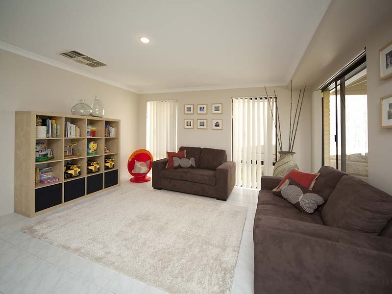 8 Okra Court, Munster WA 6166