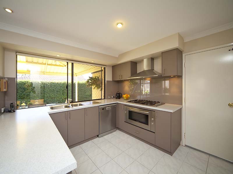 8 Okra Court, Munster WA 6166