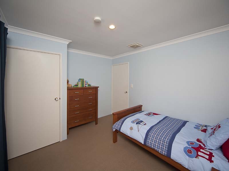 8 Okra Court, Munster WA 6166