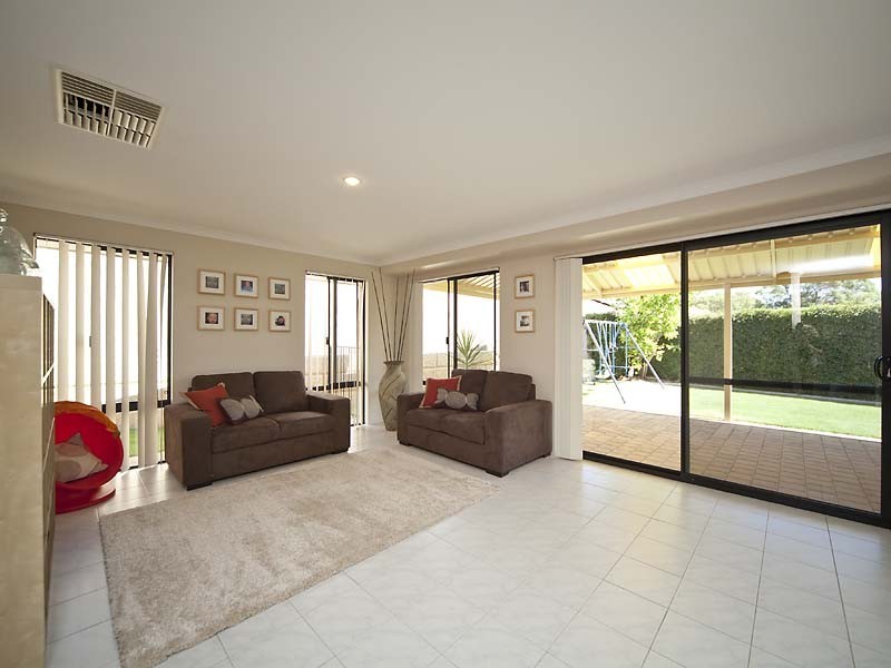 8 Okra Court, Munster WA 6166